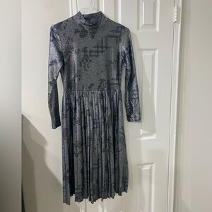 Elegant Gray Long-Sleeve Dress